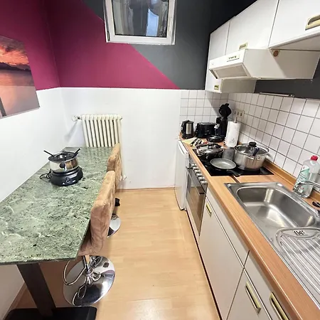 Zentrale Ferienwohnung Trier-Euren mit Heimkino, Küche&Wallbox Apartamento Tréveris