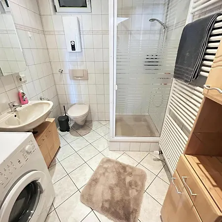 Zentrale Ferienwohnung Trier-Euren mit Heimkino, Küche&Wallbox Apartamento *