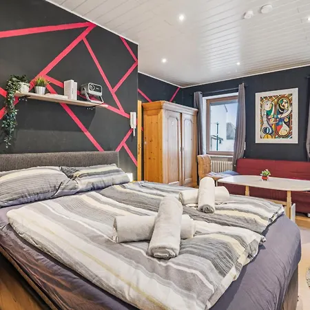 Διαμέρισμα Bat Solutions Trier-euren - Alles Was Ein Nicht Bietet - 35 Qm Ferienwohnung, Heimkino, Wallbox, Kueche Fuer 4 Personen