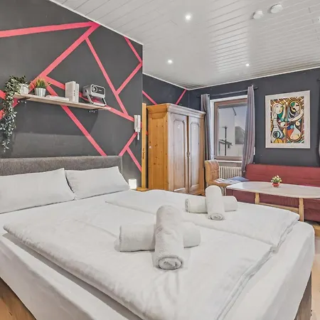 Bat Solutions Trier-euren - Alles Was Ein Nicht Bietet - 35 Qm Ferienwohnung, Heimkino, Wallbox, Kueche Fuer 4 Personen * Trier